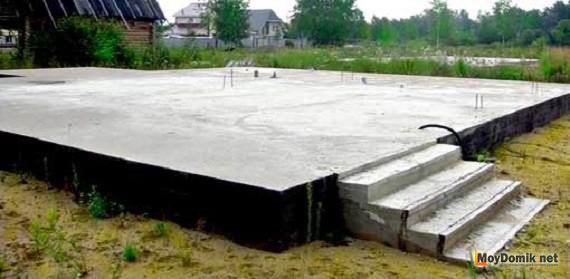 Плитный фундамент под деревянный дом
