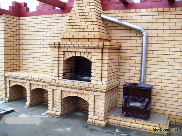 Готовое барбекю из кирпича